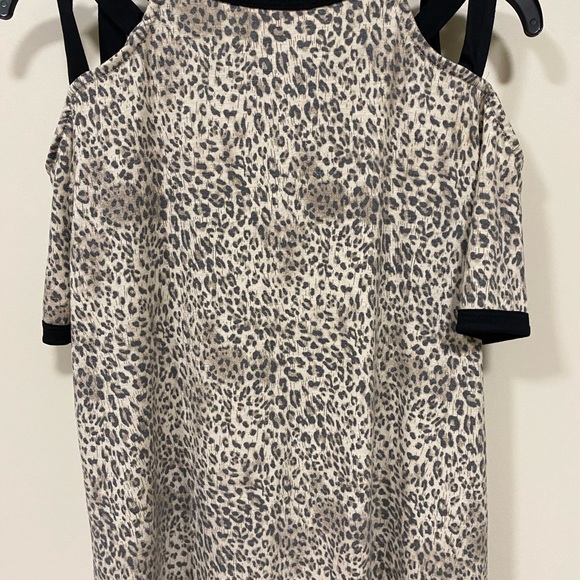 NWOT Hailey & Co women’s short sleeve top medium - Picture 7 of 7